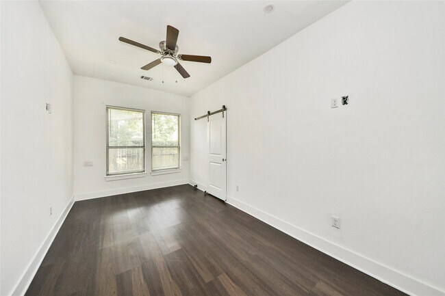 Foto del edificio - 4720 McKinney St