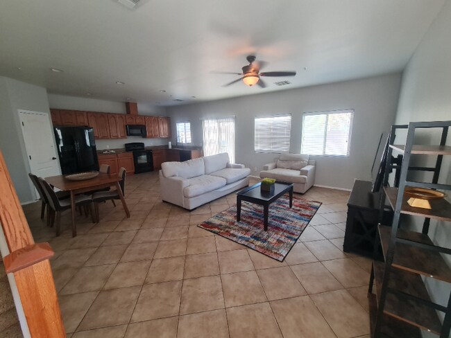 Foto del edificio - 8755 W Pershing Ave
