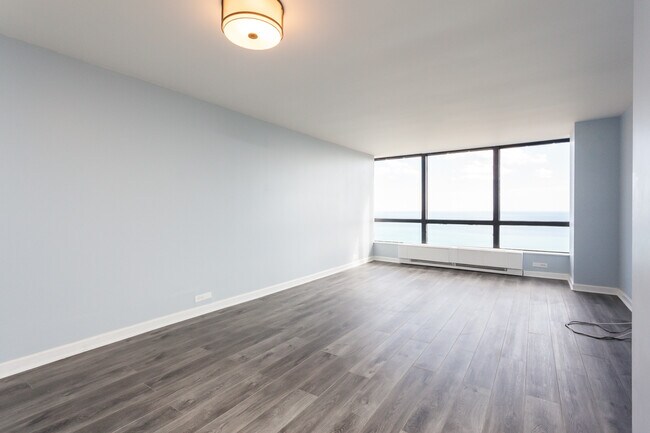 Building Photo - 5415 N Sheridan Rd