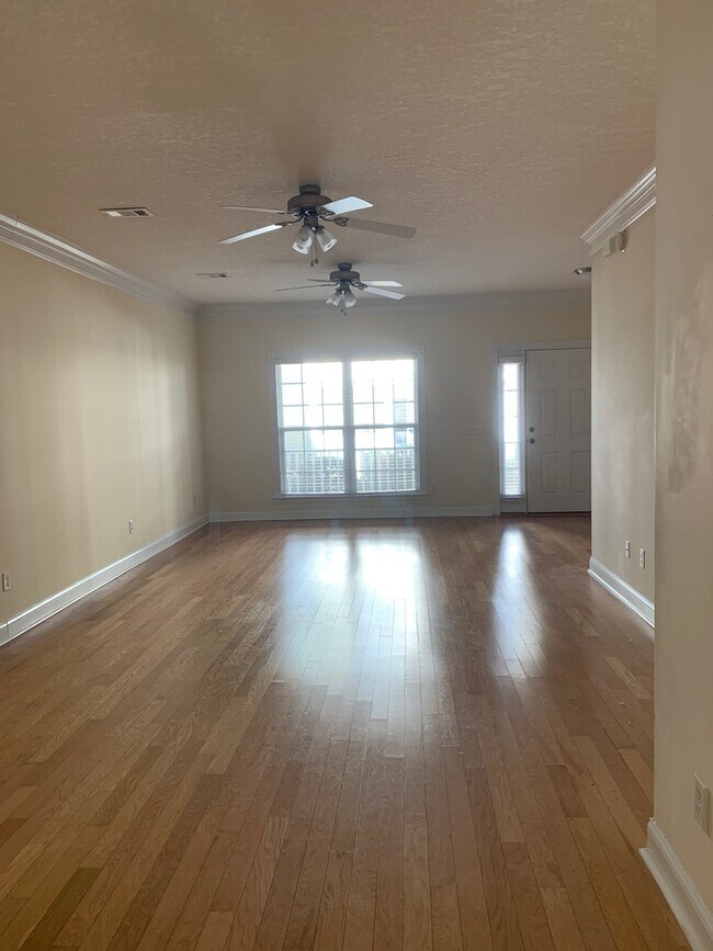 Building Photo - 408 Bradwell St