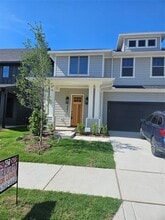 Building Photo - 221 Chestnut St