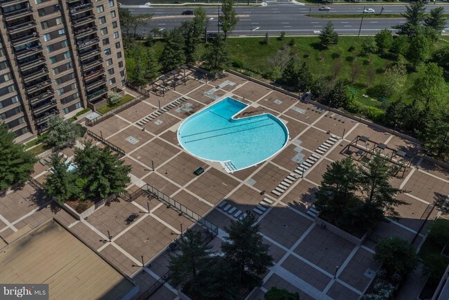 Foto del edificio - 3701 S George Mason Dr
