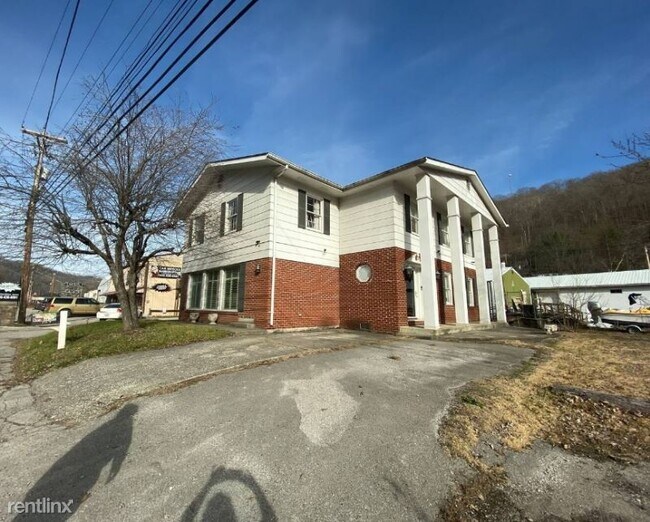 Building Photo - 6 br, 2 bath House - 235 Combs Road