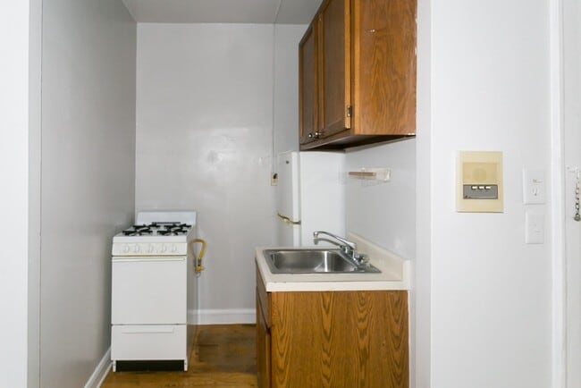 Building Photo - 2832 N Burling St