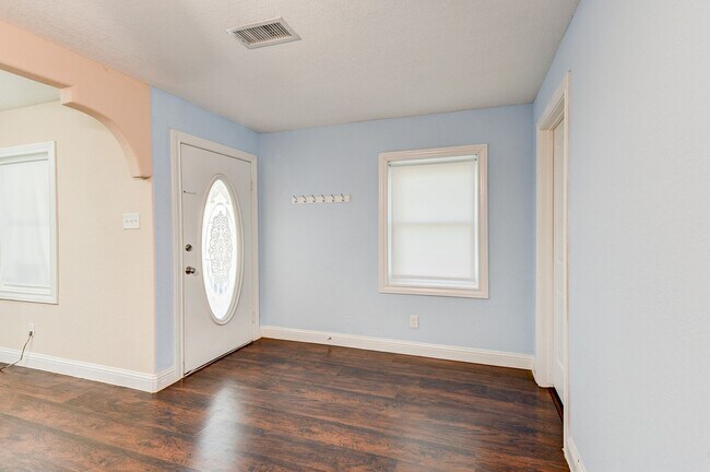 Foto del edificio - Newly Remodeled 4-bedroom Home for Lease