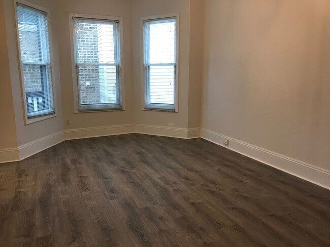 Building Photo - 4208 N Sacramento Ave