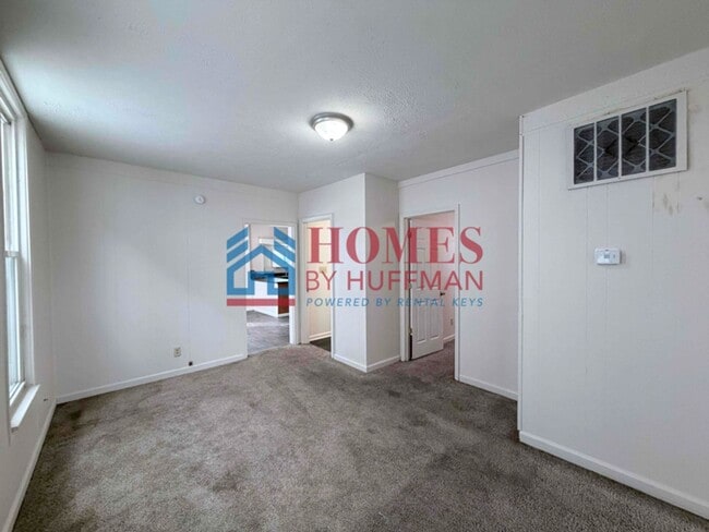 Building Photo - Two Bedroom House | Deposit Special $500