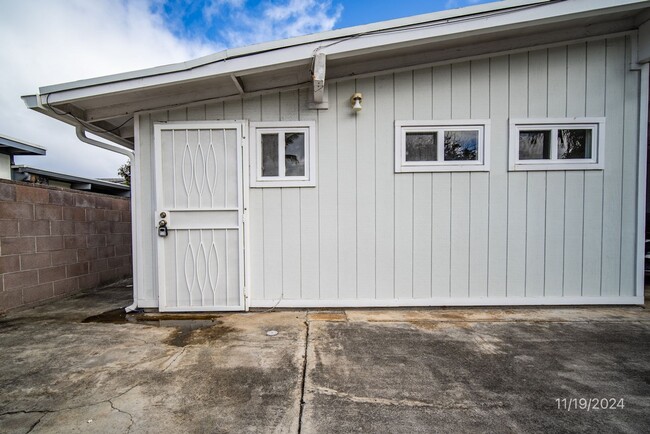 Building Photo - Studio in Kailua, Avail Now, Schedule an A...