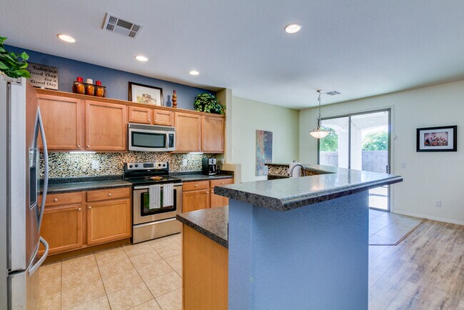 Foto del edificio - Beautiful 4-Bedroom Home For Rent in Queen...