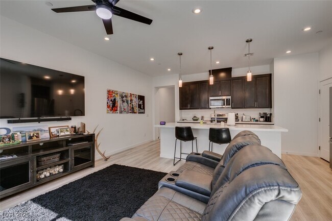 Foto del edificio - 2649 Conifer Canyon St