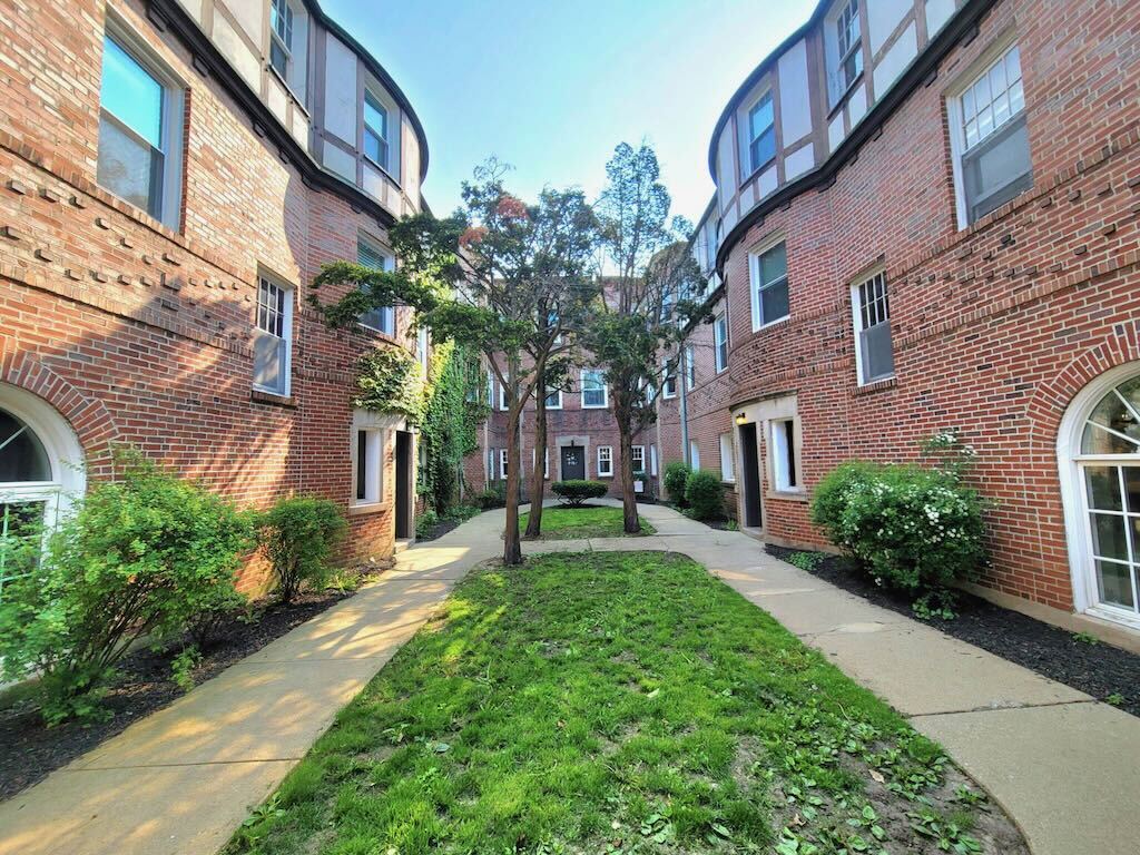 918918 Green Bay Unit B2, Northfield, IL 60093 Condo for Rent in