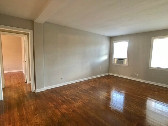 Building Photo - 2850 Fairway Dr