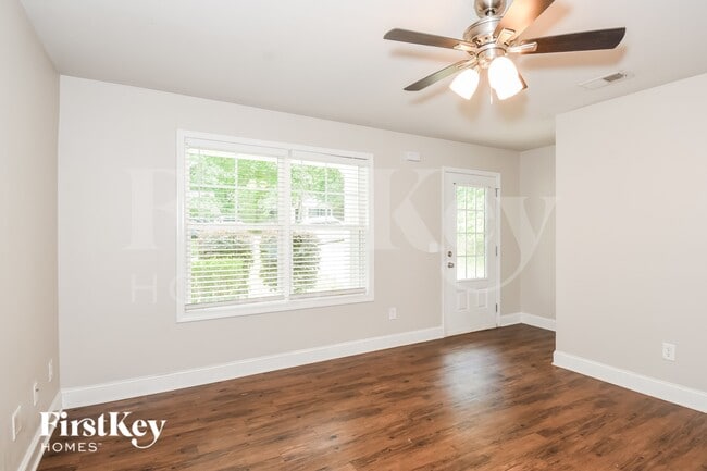 Building Photo - 2520 Belaire Dr