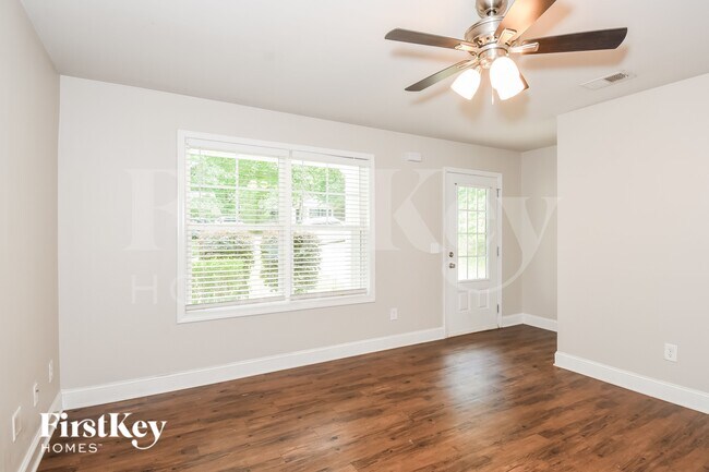 Foto del edificio - 2520 Belaire Dr