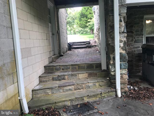 Building Photo - 2315 McComas Rd