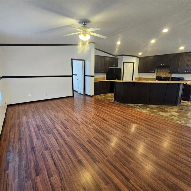 Foto del edificio - 1065 Tamarack Dr