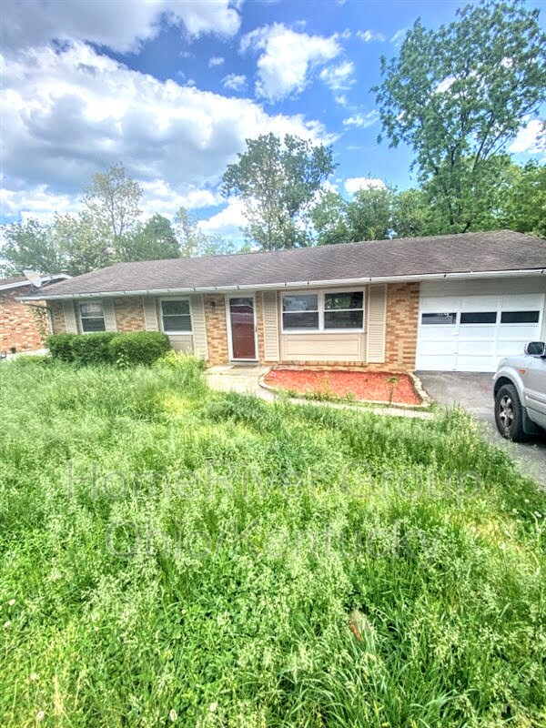 Primary Photo - 3 Chalon Ln