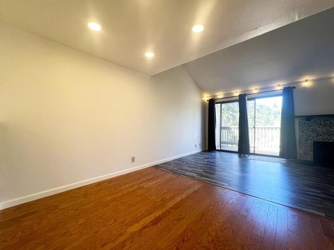 Building Photo - 405 Stonewood Dr