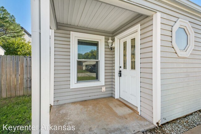 Building Photo - 3 br, 2 bath House - 2910 NE 12th St