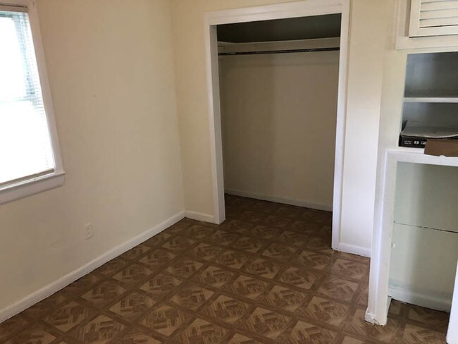 Foto del edificio - 3865 E 57th St