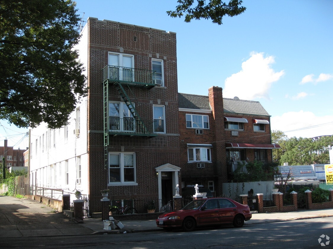 Building Photo - 2120 21st Ave