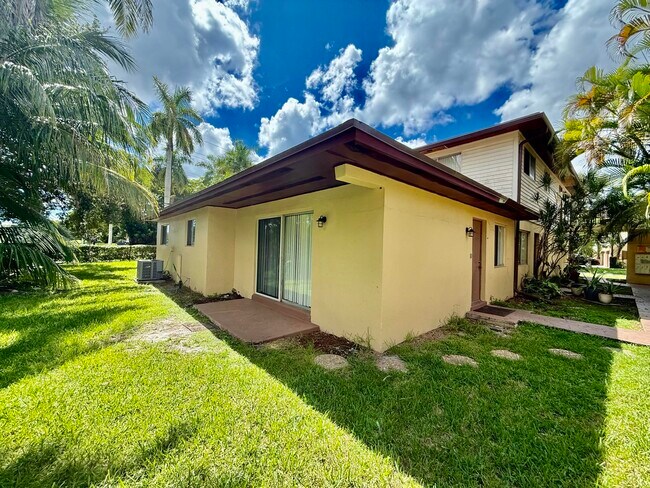 Foto del edificio - 3741 NW 84th Ave