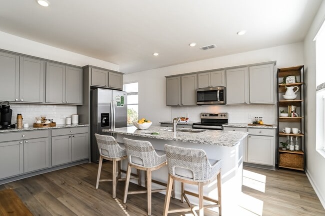Building Photo - 5014 RAGSDALE DR