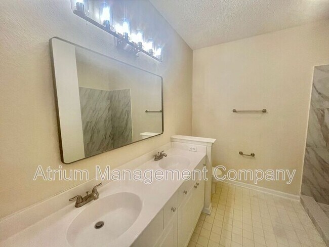 Foto del edificio - 2421 White Magnolia Way