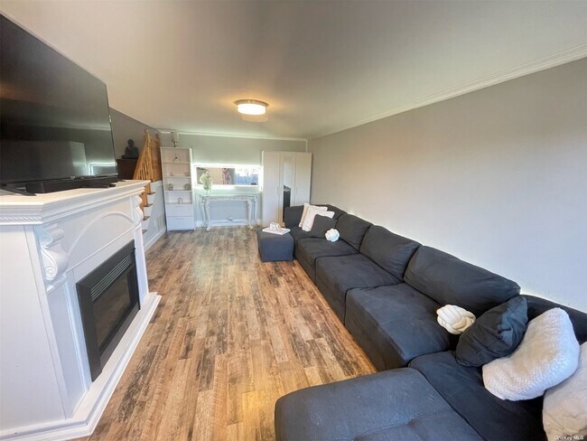 Building Photo - 80 Birchwood Dr