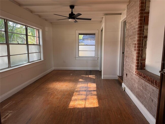 Building Photo - 3813 W De Leon St