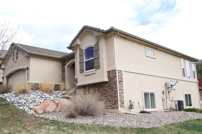 Building Photo - 2424 Sierra Oak Dr