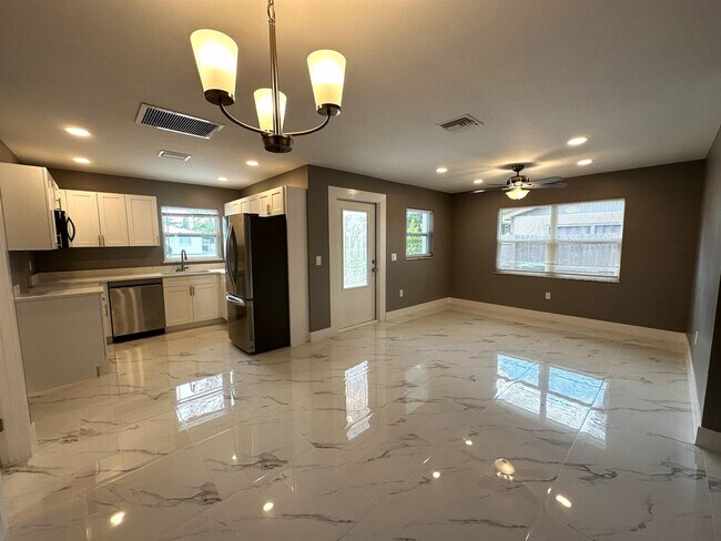 Building Photo - PIKUS Stanton (1285 S Alhambra Cir)