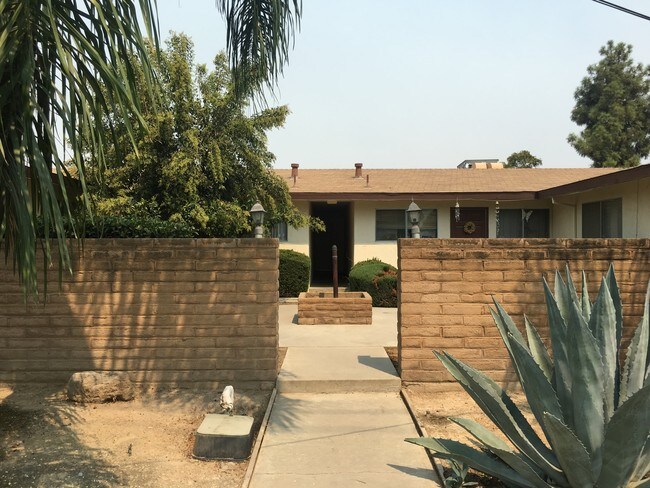 Building Photo - Fourplex