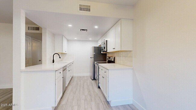 Foto del edificio - 1118 N Granite Reef Rd