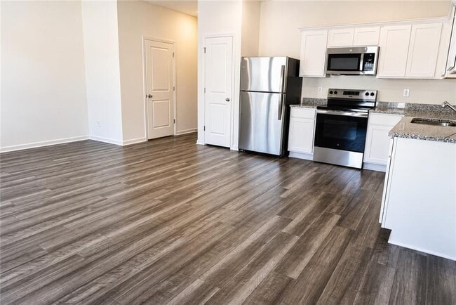 Building Photo - 2095 Emerson Dr