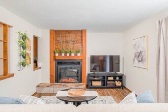 Building Photo - 1209 W Ridgeview Dr