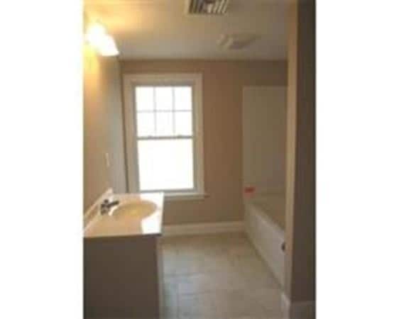 Building Photo - 11 Millbury St
