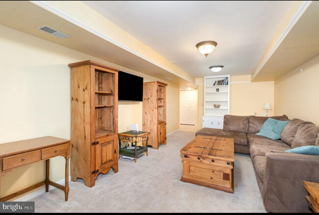 Building Photo - 1123 Wicklow Ct