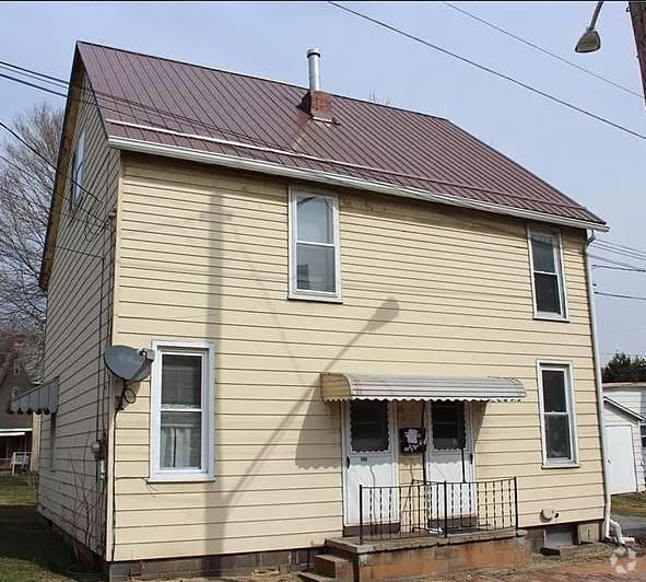 Building Photo - 330 Columbia St
