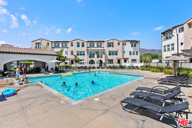 Foto del edificio - 543 W Foothill Blvd