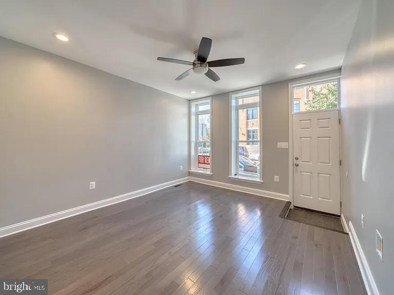 Foto principal - 1849 S Charles St