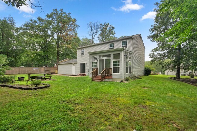 Building Photo - 4 Bedroom, 2.5 Bath Single Family Home in ...