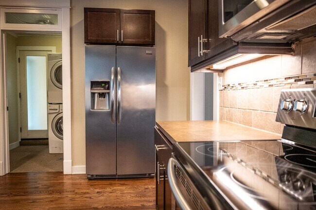 Building Photo - WalnutS5125