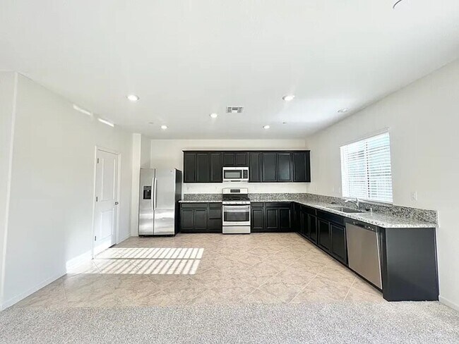 Foto del edificio - Spacious 4 Bedroom Home in West Roseville ...