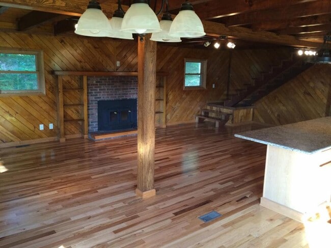 Building Photo - 127 Baines Ln