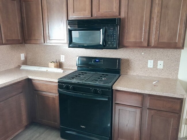 Building Photo - 1919 Doliver Cir