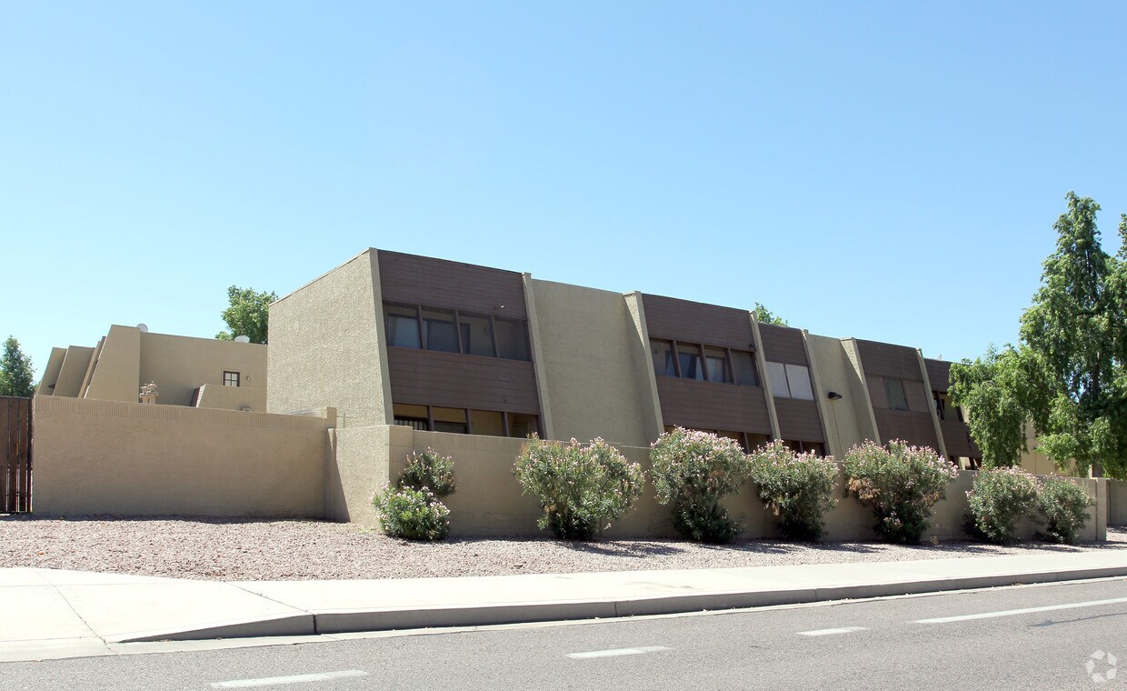 Foto del edificio - 611-613 615 W 13th St