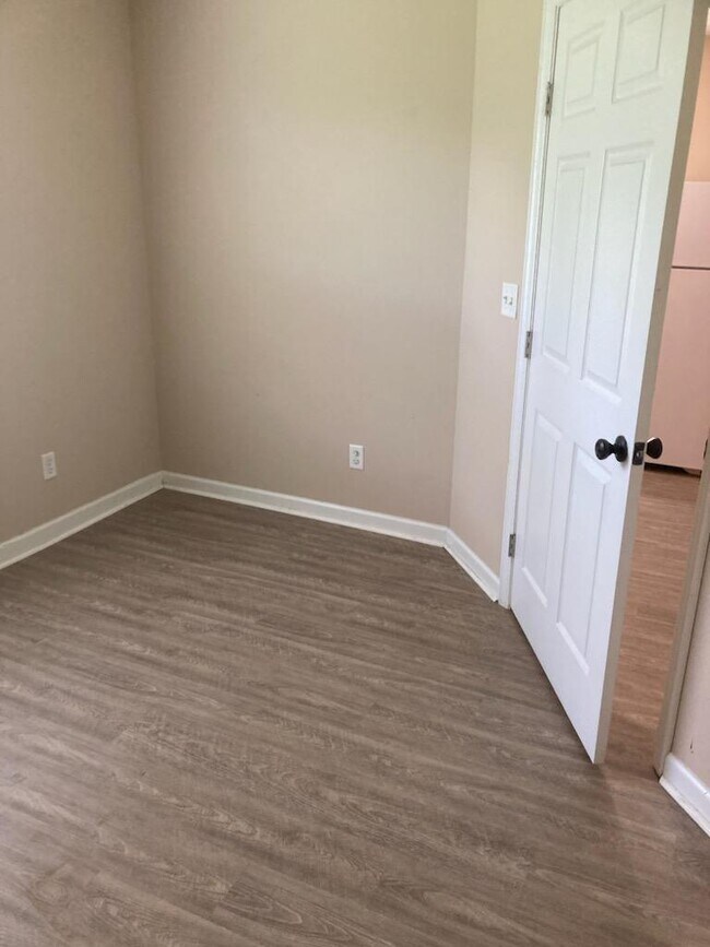 Foto del edificio - 327 Hogan Cir