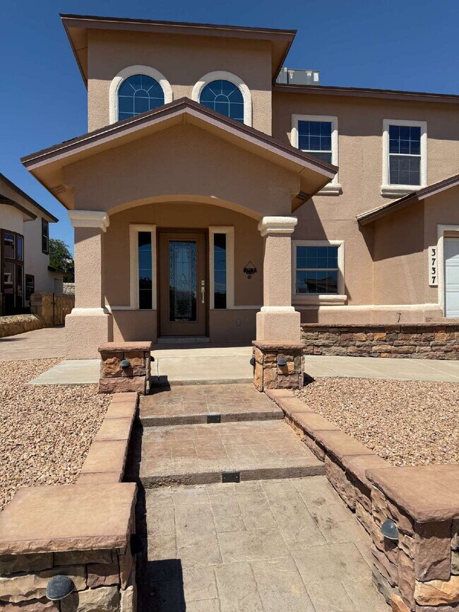 Foto del edificio - "Spacious 4-Bedroom Oasis with Granite Kit...