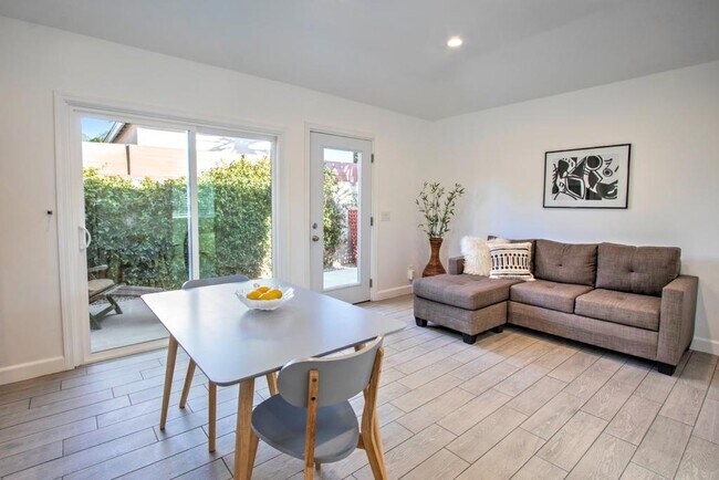 Foto del edificio - 5838 Beckford Ave